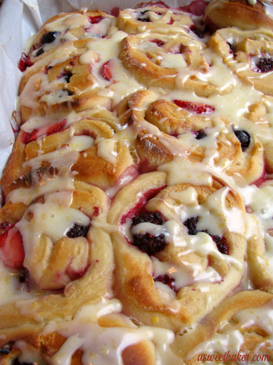 Mixed Berry Sweet Rolls3